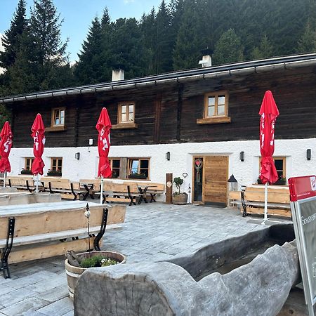 Peer Alm Hotel Navis Екстериор снимка