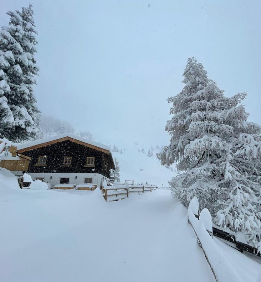 Peer Alm Hotel Navis Екстериор снимка