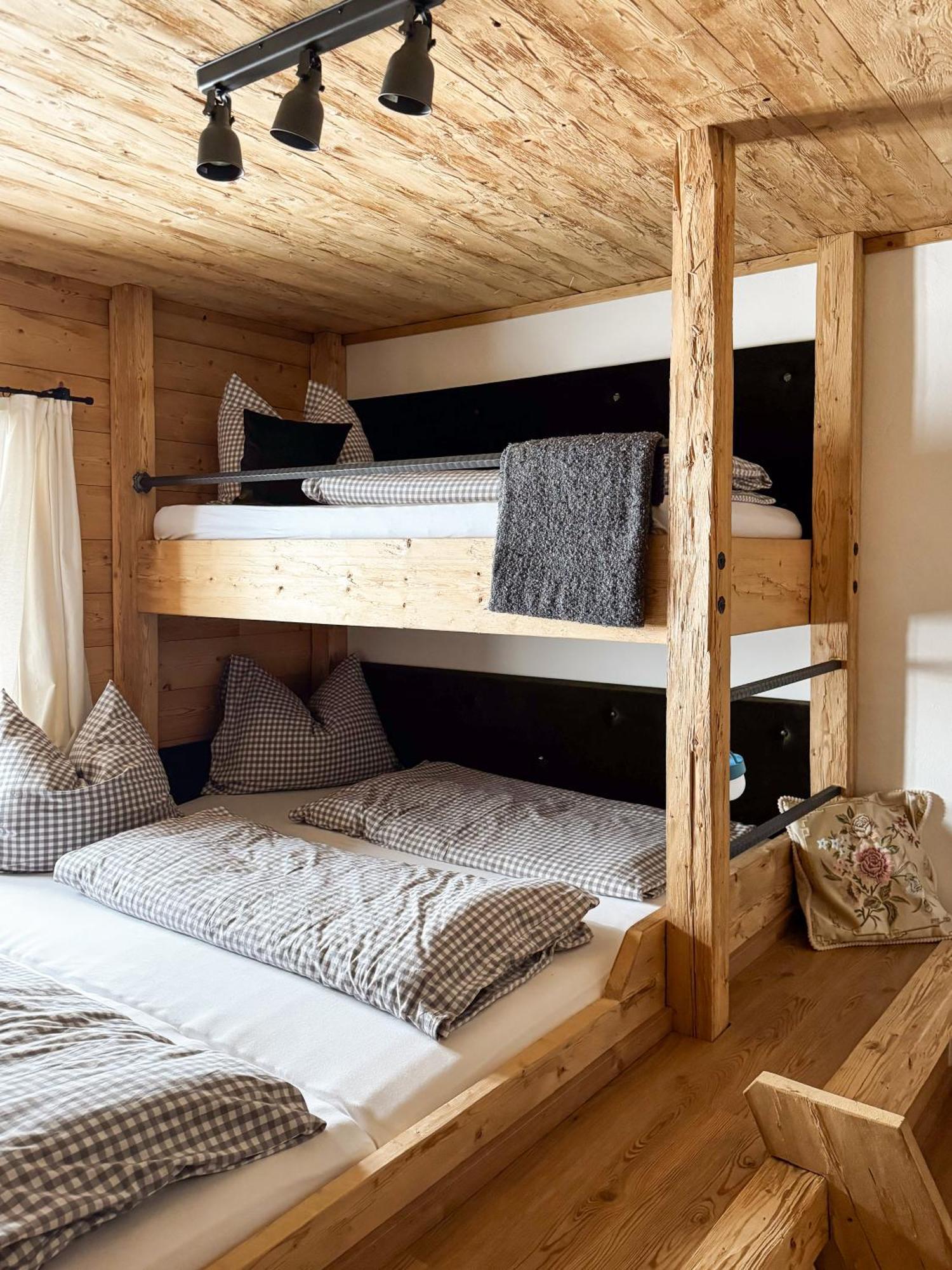 Peer Alm Hotel Navis Екстериор снимка
