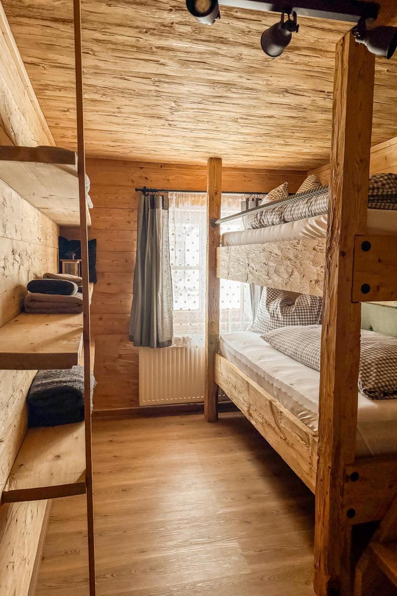 Peer Alm Hotel Navis Екстериор снимка