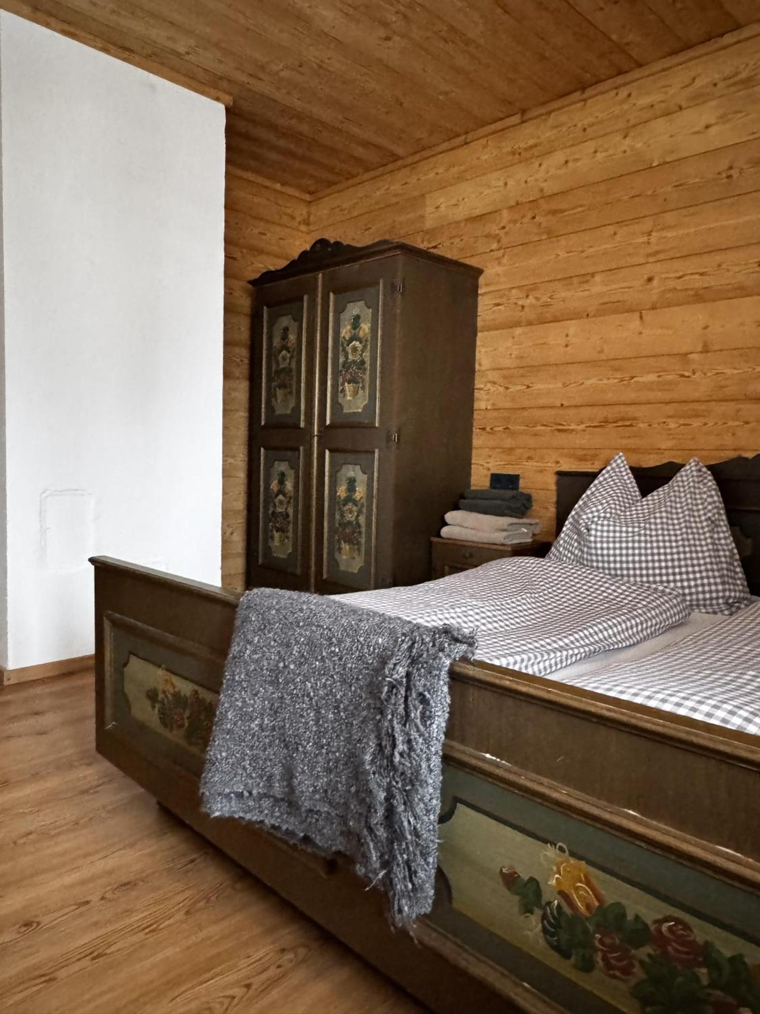 Peer Alm Hotel Navis Екстериор снимка