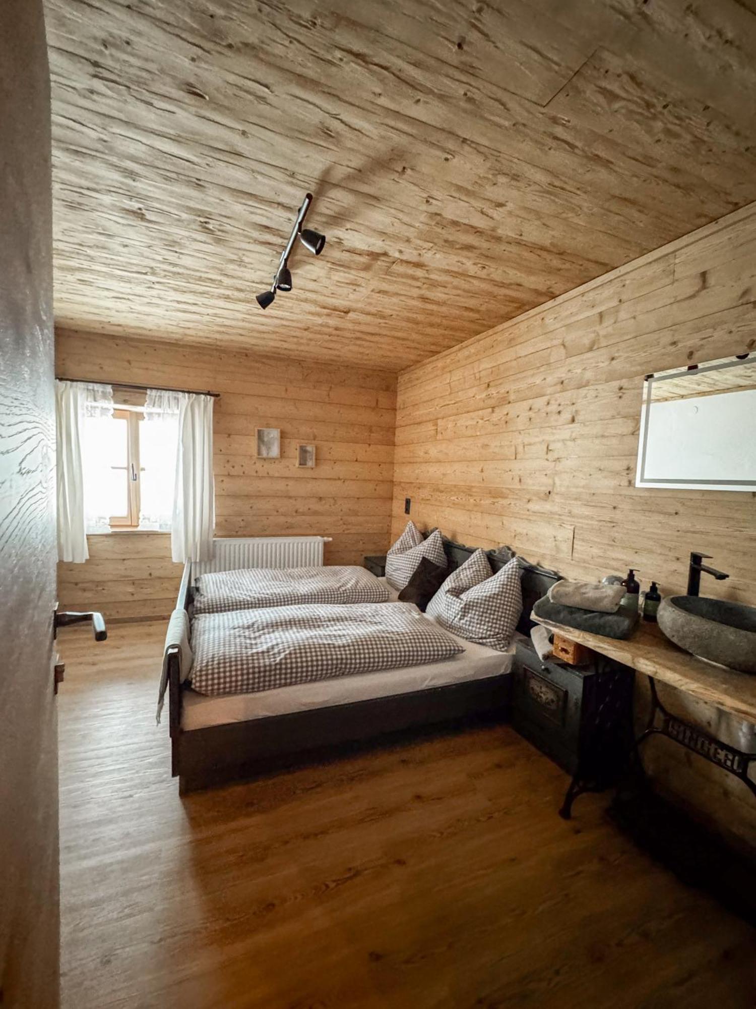 Peer Alm Hotel Navis Екстериор снимка