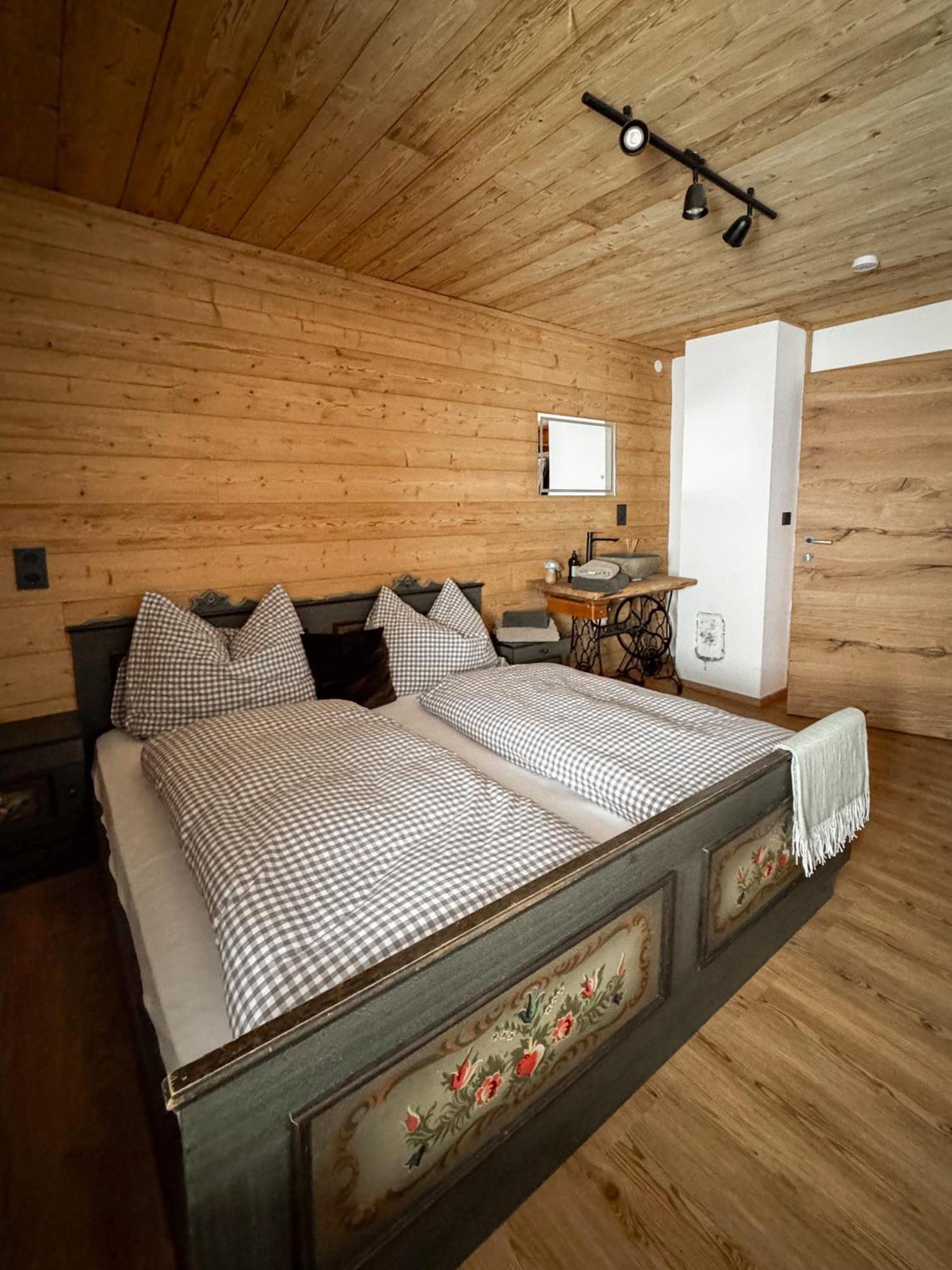 Peer Alm Hotel Navis Екстериор снимка