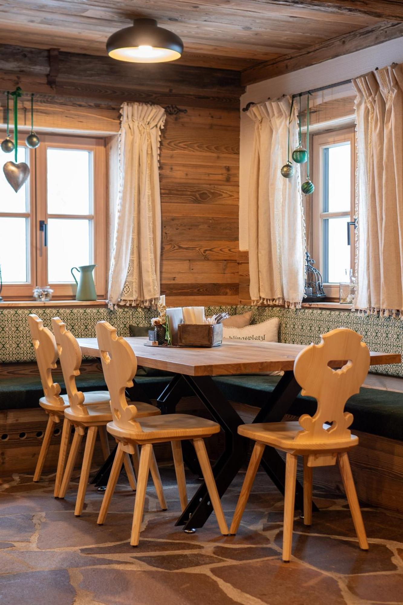 Peer Alm Hotel Navis Екстериор снимка