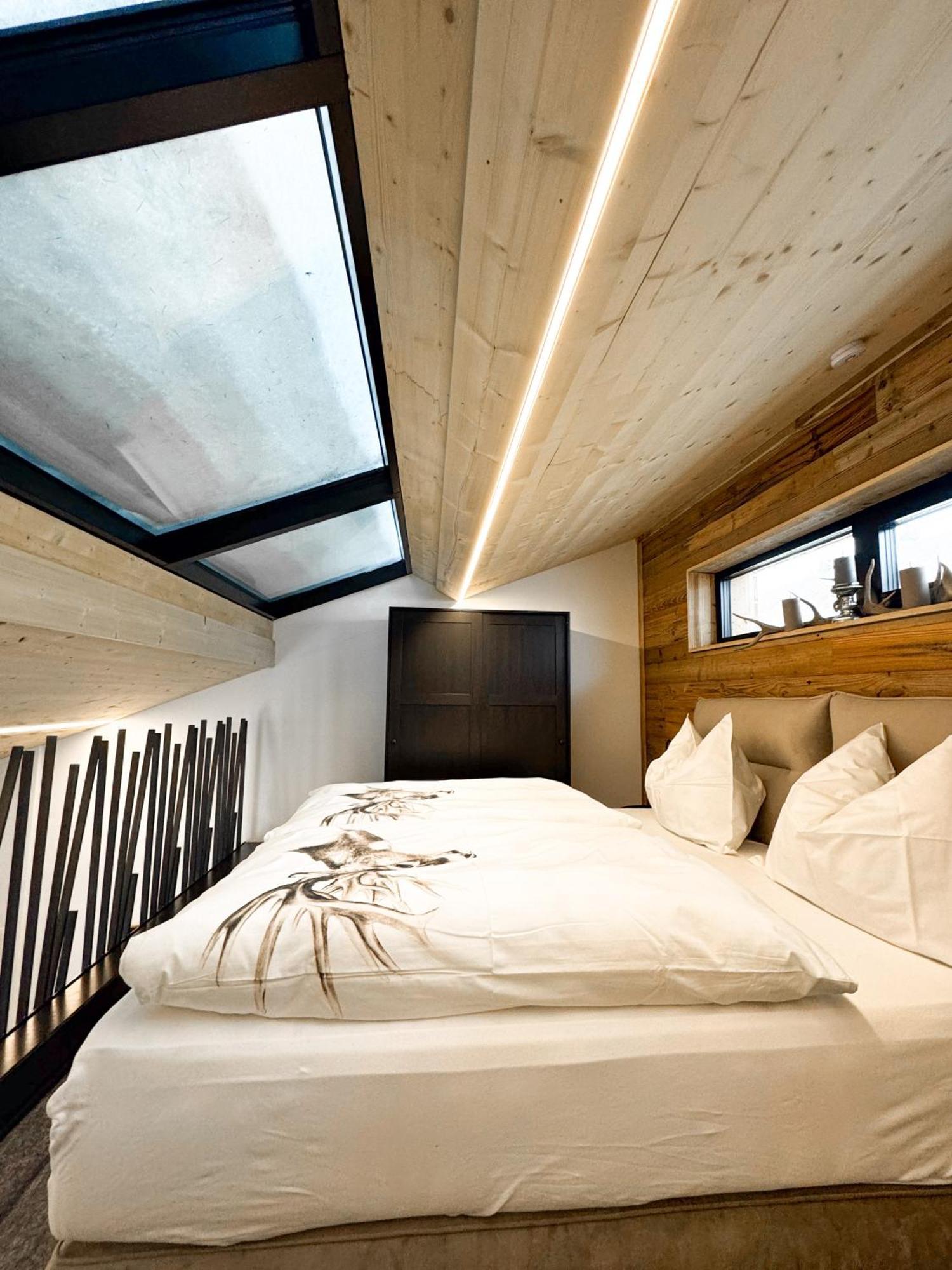 Peer Alm Hotel Navis Екстериор снимка