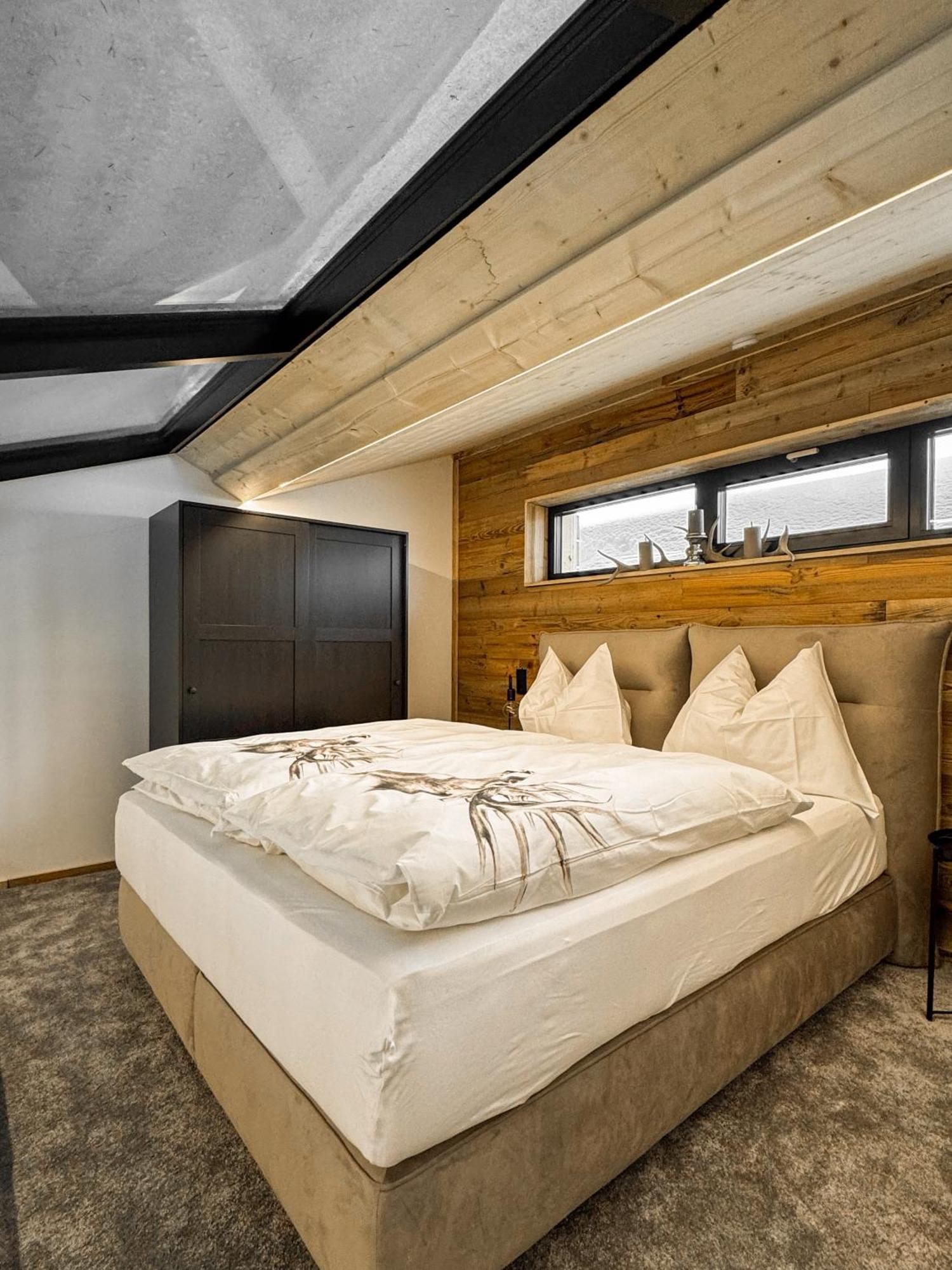 Peer Alm Hotel Navis Екстериор снимка