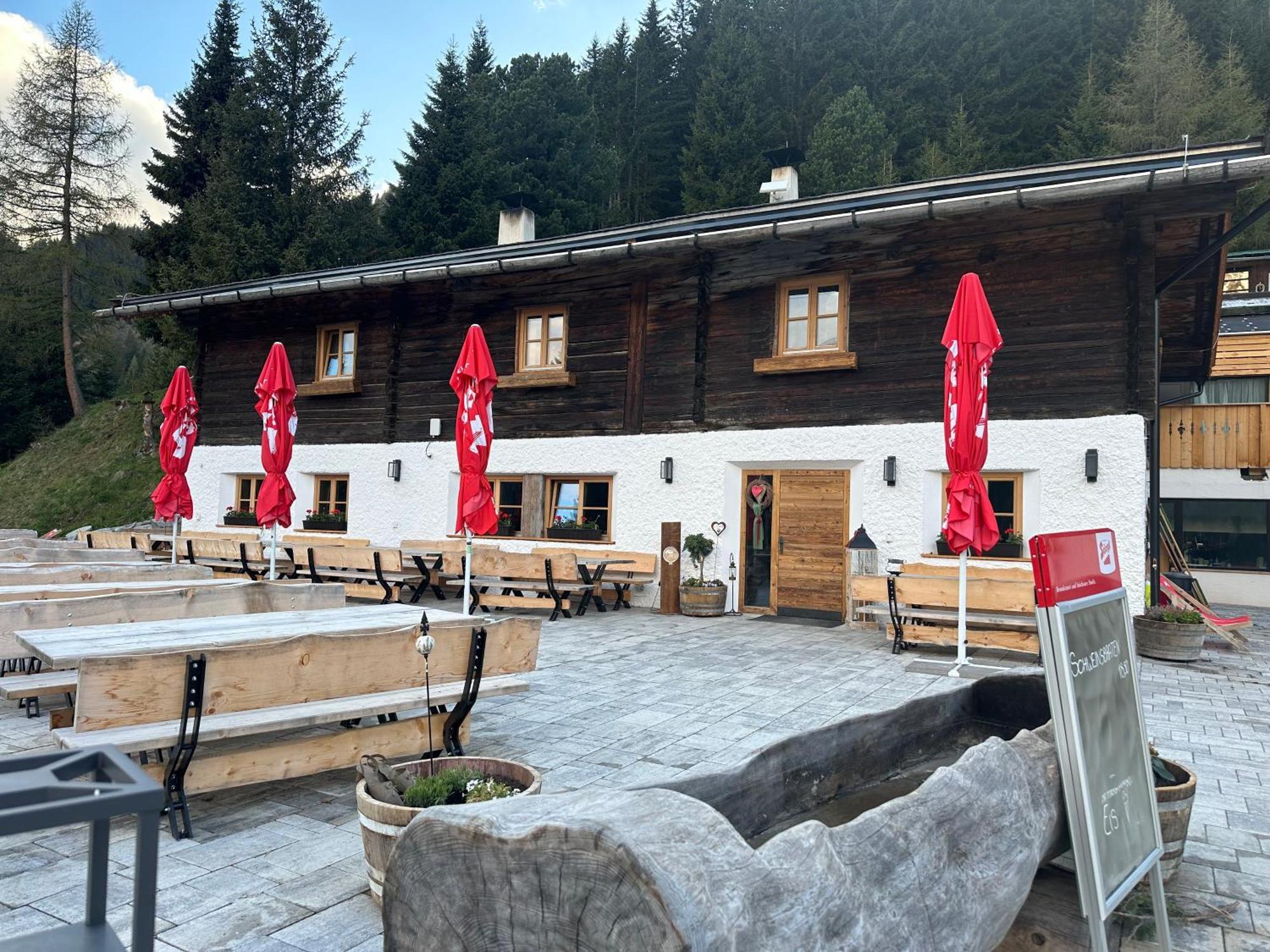 Peer Alm Hotel Navis Екстериор снимка